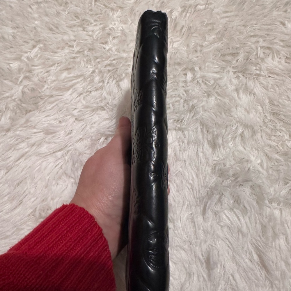 CHANEL Black Quilted Embossed Wallet - Picture 11 of 13